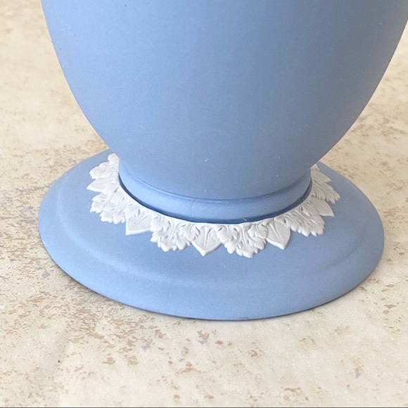 Vintage WEDGWOOD Blue Jasperware Pegasus NeoClassical 6” Vase - Picture 13 of 13